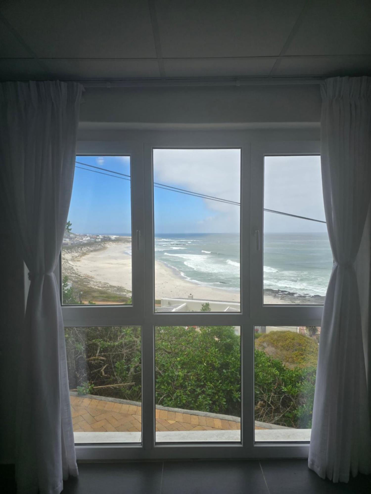 Swept Away Guesthouse - No-Loadshedding Yzerfontein Dış mekan fotoğraf